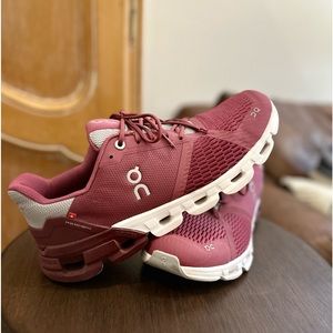 ONCloud Women’s CLOUDFLYER running shoes. Size 10.5